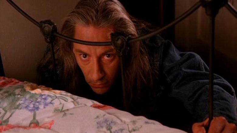 BOB leers, foot of bed