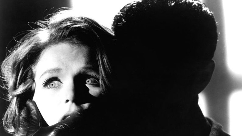 కెల్లీ షెర్‌వుడ్ టెర్రర్‌లో ప్రయోగానికి గురవుతాడు