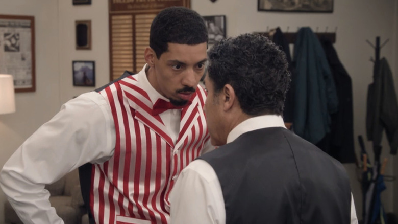 Detrick (Melvin Gregg) looks sternly at Oscar (Oscar Nuñez) in The Paper Season 2
