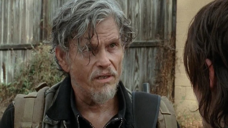ది వాకింగ్ డెడ్‌లో జో పాత్రలో జెఫ్ కోబర్ అప్రమత్తంగా కనిపించాడు