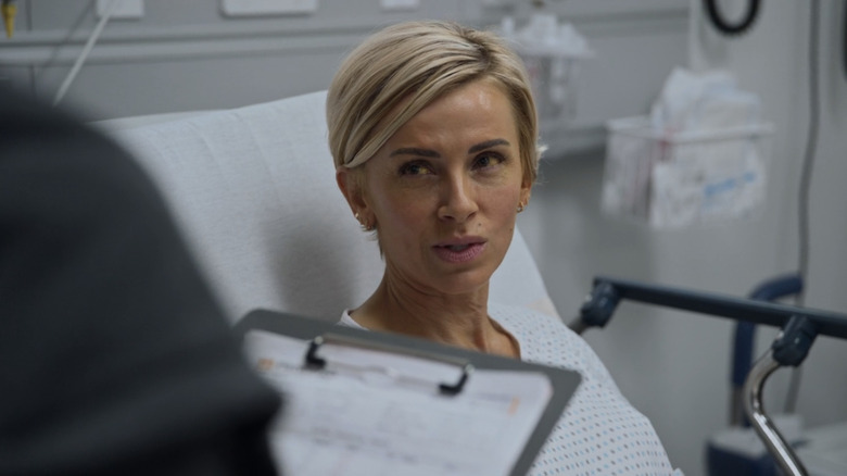 Sara Wyle's Ashley Davis sits in a hospital bed in The Pitt