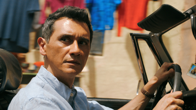 Carlos Manuel Vesga's Manousos Oviedo driving a car on Pluribus