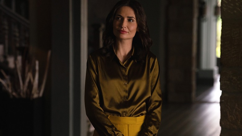 Zosia tries to placate Carol and the other survivors in Pluribus