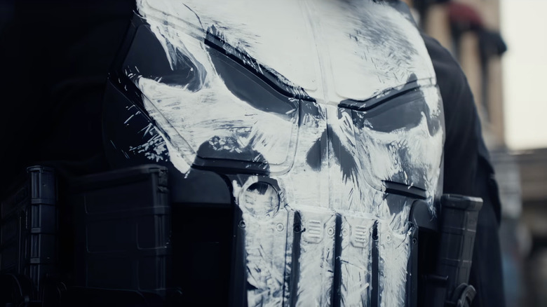 Het Punisher-logo op het kostuum van Frank Castle in The Punisher: One Last Kill