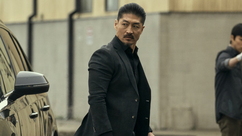 Quinn looking over his shoulder in Reacher season 3