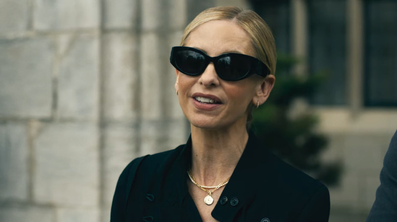 Sarah Michelle Gellar as Ursula standing in front of a house in Ready or Not 2: Here I Come