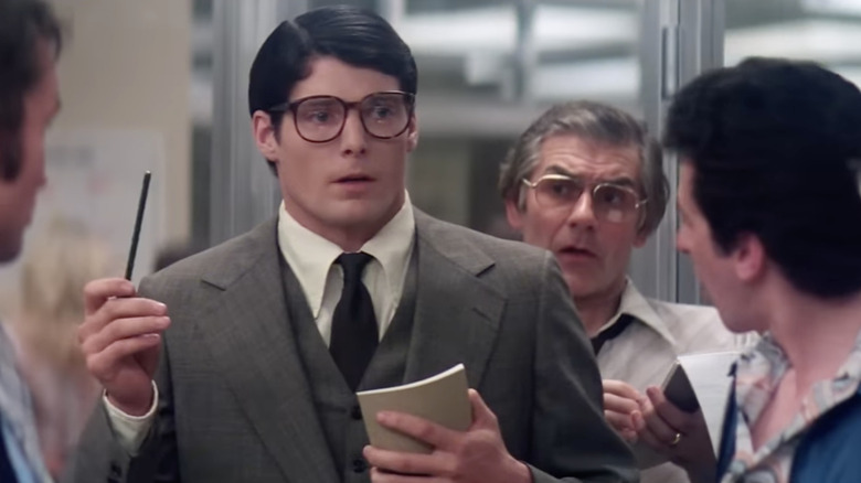Christopher Reeve como Clark Kent no Daily Planet