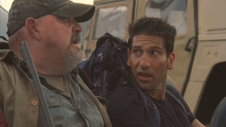 The Walking Dead, Otis and Shane hiding from walkers