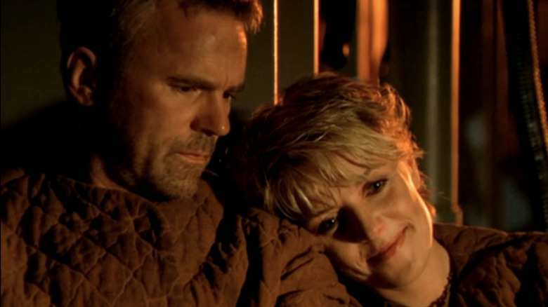 Amanda Tapping's Samantha lays her head on Richard Dean Anderson's Jack in Stargate SG1