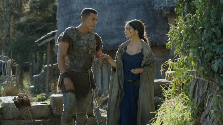Ismael Cruz Córdova and Nazanin Boniadi in The Lord of the Rings: The Rings of Power