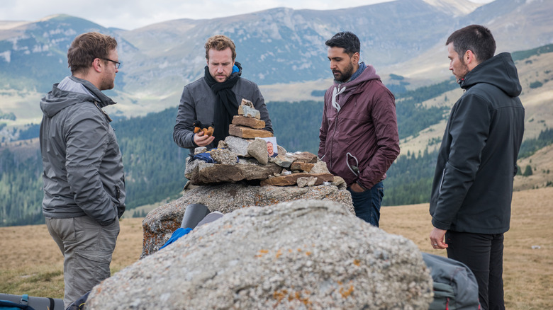 netflix the ritual 2017 cast hutch phil dom luke
