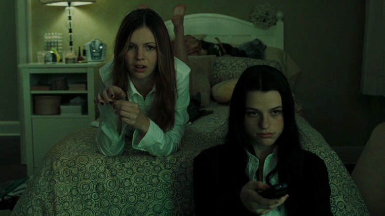 Amber Tamblyn and Rachael Bella in The Ring