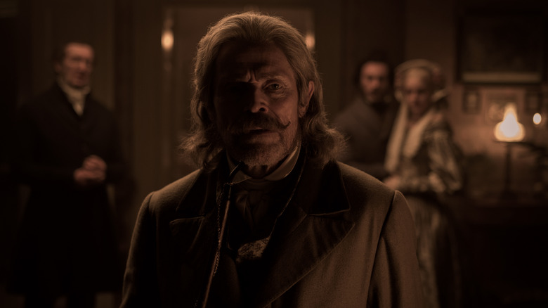 Willem Dafoe como Professor Von Franz discute vampiros em Nosferatu