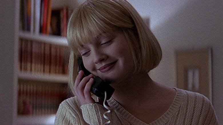 Casey on the phone in Scream (1996)