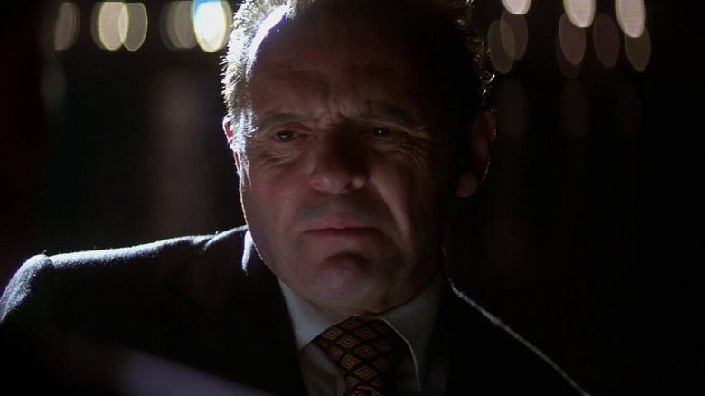 Anthony Hopkins parecendo Richard Nixon (1995)