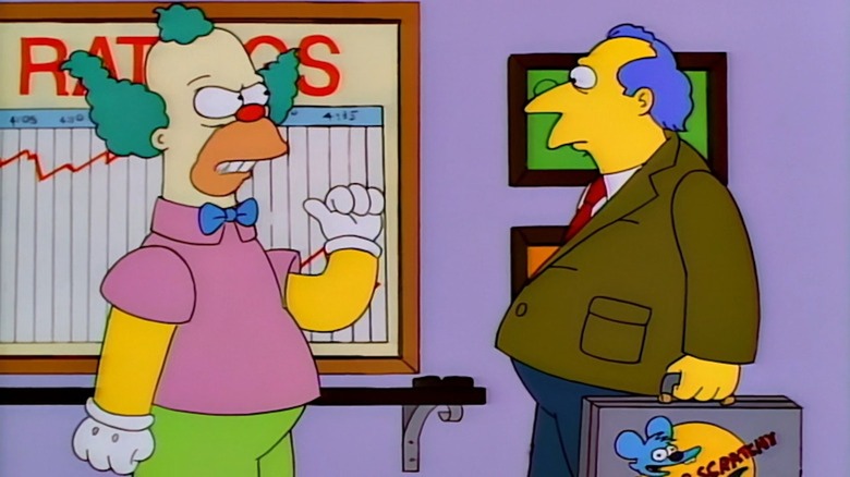 De stem van Dan Castallenata als Krusty the Clown klaagt over dalende kijkcijfers voor de stem van Alex Rocco als Roger Meyers, Jr. in The Simpsons