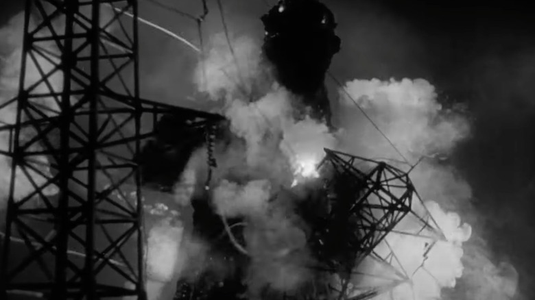 Godzilla 1954 destruindo a torre