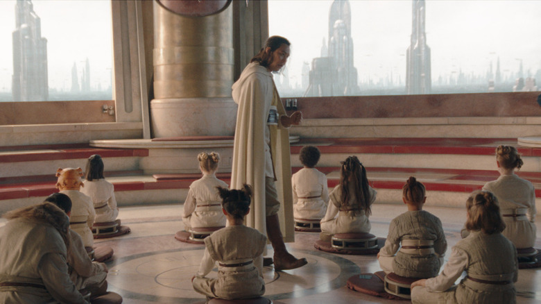 Master Sol teaching Jedi younglings in the High Republic era in Star Wars: The Acolyte