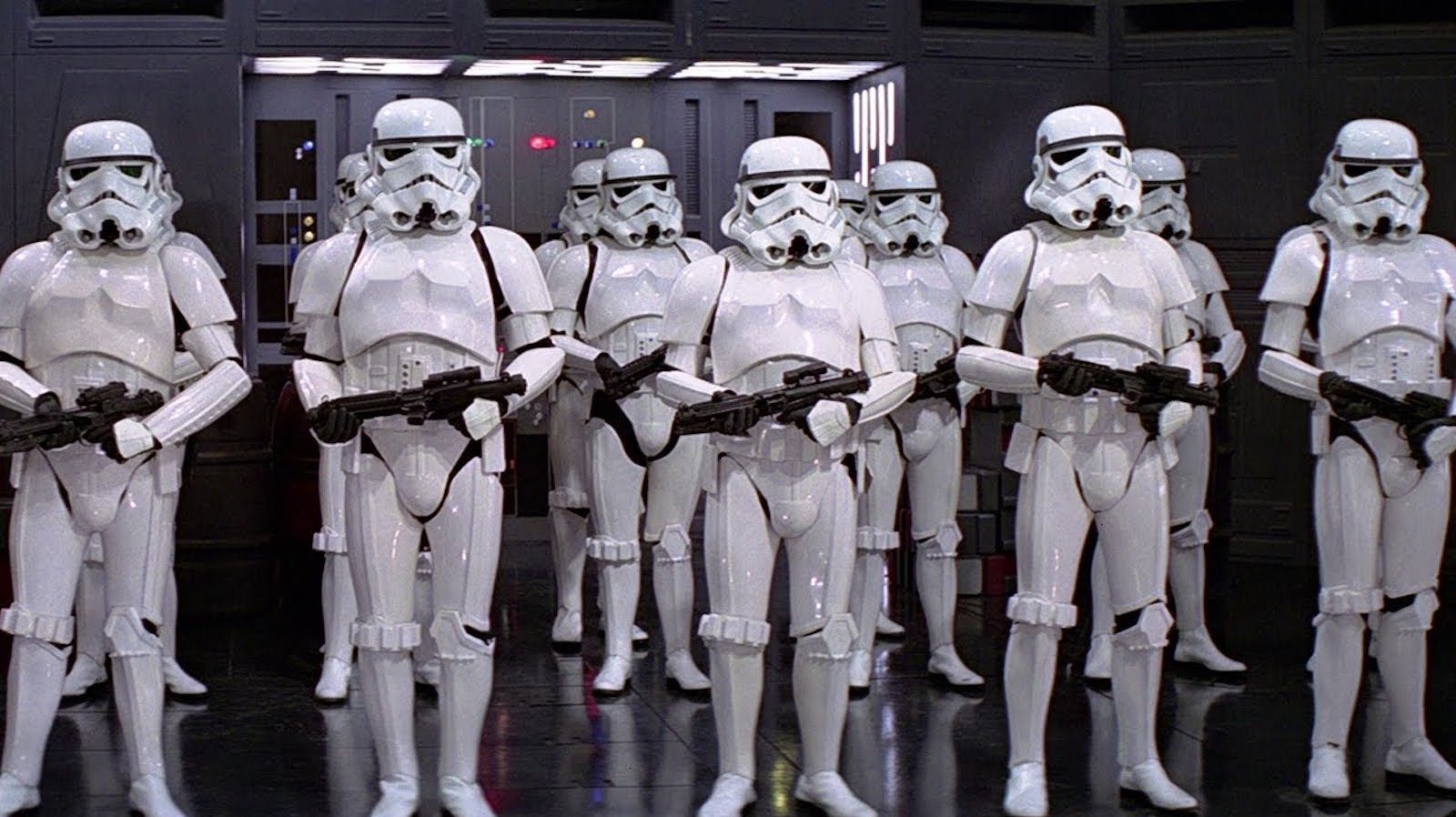 Le Stormtrooper de Star Wars qui s’est cogné la tête a presque fait caca son pantalon aussi