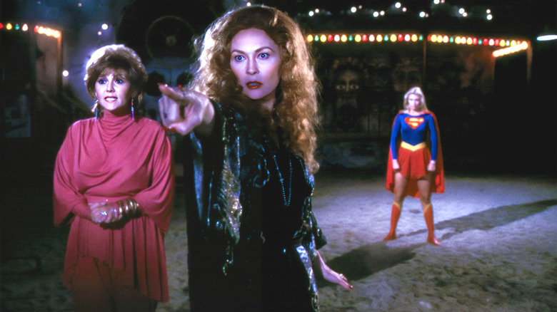 Faye Dunaway como Selena, con Bianca de Brenda Vaccaro y Kara Zor-El de Helen Slater en Supergirl de 1984.