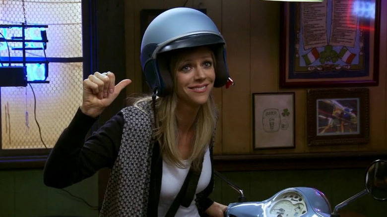 De (Caitlin Olson) boast about hitting the system in being always sunny in Philadelphia