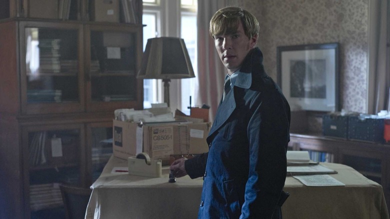 Benedict Cumberbatch standing