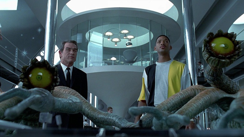 Agents K and J, stangin behind Bweryang and Bob in Men in Black