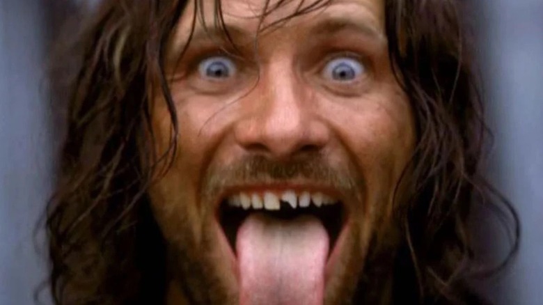 Viggo Mortensen's missing tooth