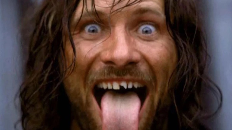 Viggo Mortensen's missing tooth