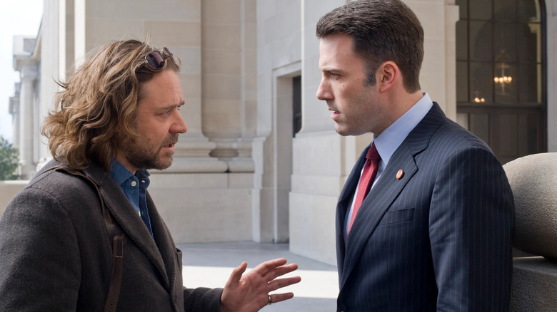 Cal Mcafrey (Russell Crowe) and Stephen Collins wears commercial suits and cruis intensive conversation with serious expressions outside a government building in a scene of play