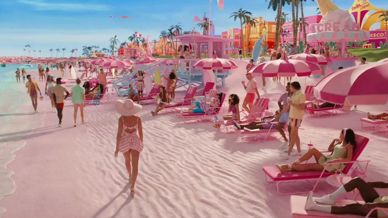 Barbie, Barbies and Kens at the beach