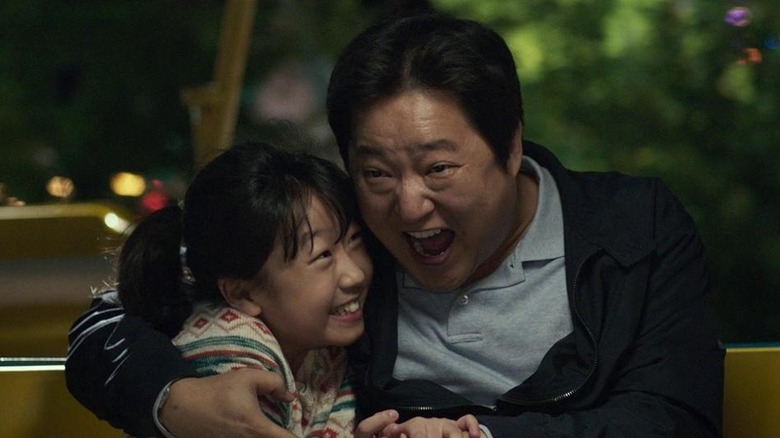 Kwak Do-won as Jong-goo and Kim Hwan-hee as Hyo-jin in The Wailing