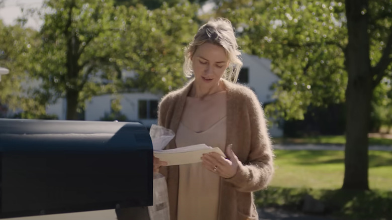 Naomi Watts Watcher reads letter mailbox