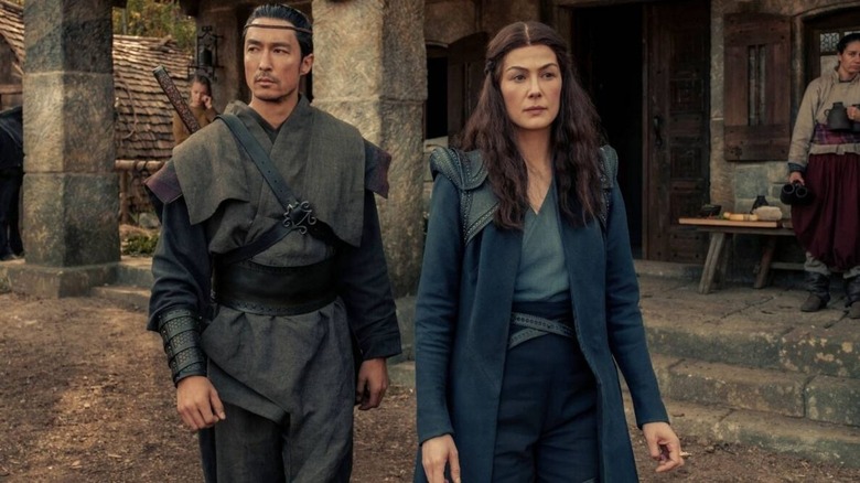 Daniel Henney and Rosamund Pike as Lan and Moiraine 
