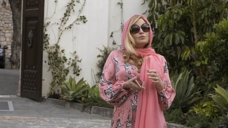 jennifer coolidge sunglasses pouting