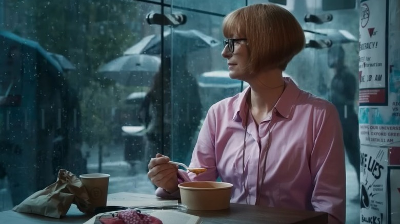 Tilda Swinton eats alone Three Thousand Years of Longing