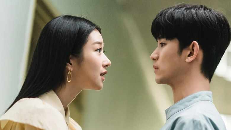 Ko Moon-young (Seo Yea-ji) excitedly leans in on Moon Gang-tae (Kim Soo-hyun) in It's Okay to Not Be Okay
