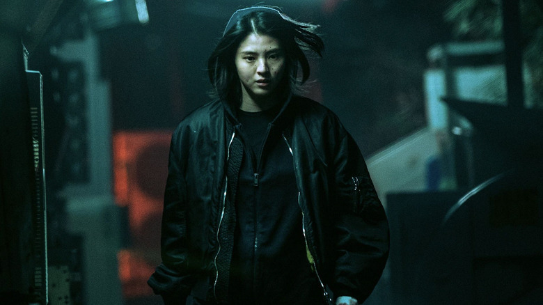 Yoon Ji-woo (Han So-hee) walks through an alley in My Name