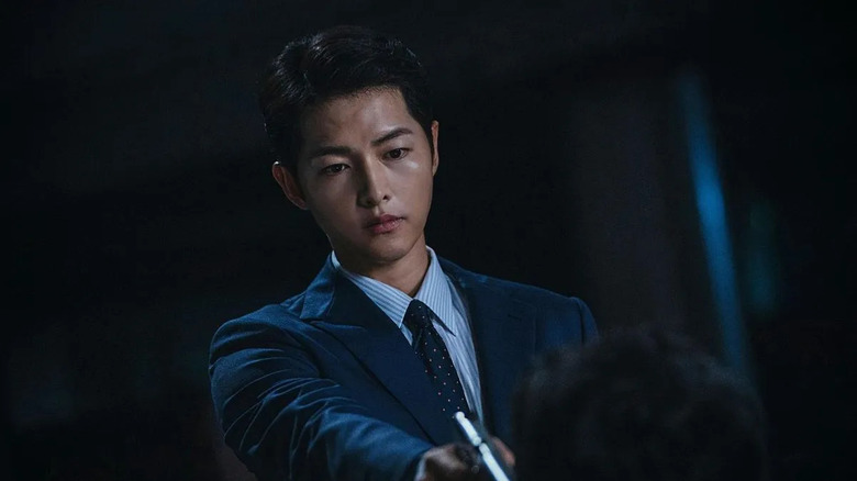 Vincenzo Cassano (Song Joong-ki) aims a pistol in Vincenzo
