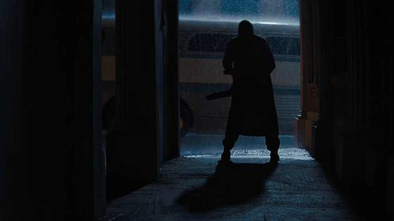 Leatherface near bus in Texas Chainsaw Massacre (2022)