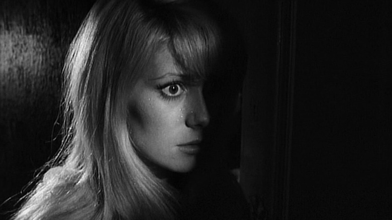 Repulsion woman scared