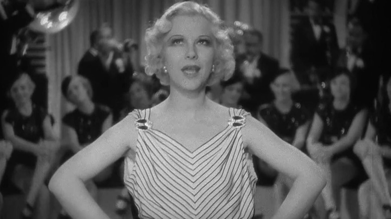 Missouri Martin singing in a club in Lady for a Day