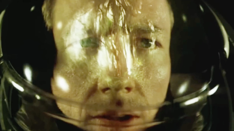 Edward Burns as Travis Ryer looking dismayed while wearing a helmet in A Sound of Thunder
