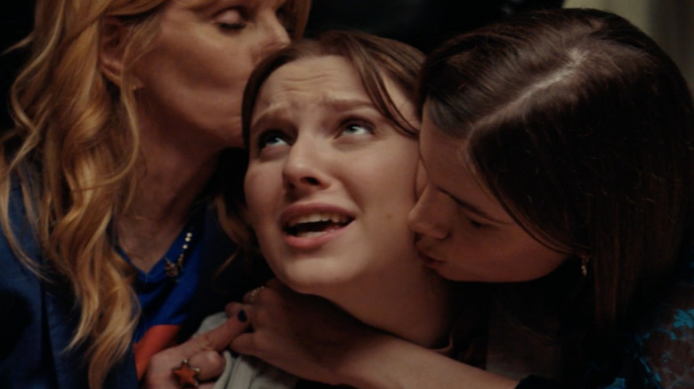 Frankie, Tillie, and Violet exchanging kisses in D(e)ad