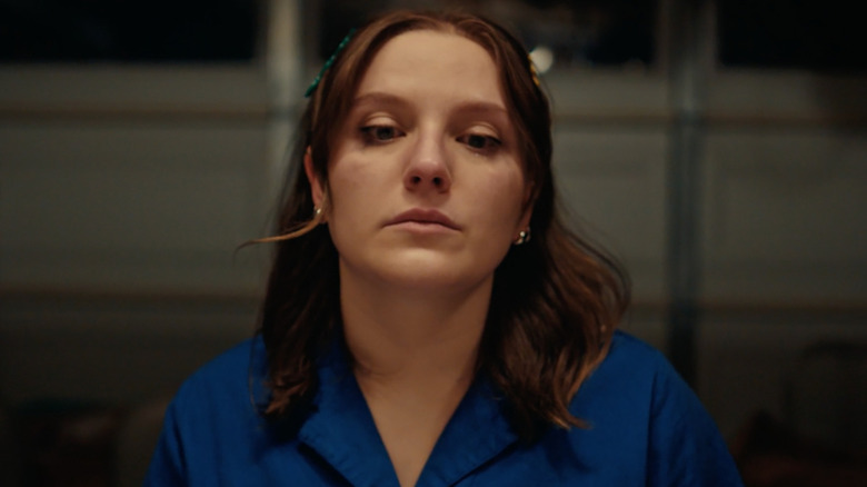 Isabella Roland as Tille wearing a blue shirt in D(e)ad
