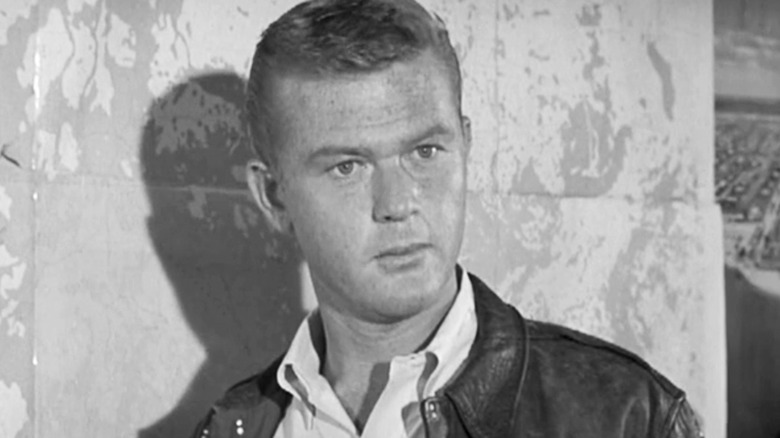 Martin Milner's Tod Stiles stands against a wall in Route 66