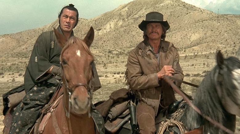 Kuroda and Link ride horses together while searching for Gauche in Red Sun