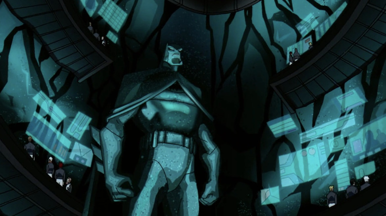 The Batman (2004) - statue de Batman dans la future Batcave en 