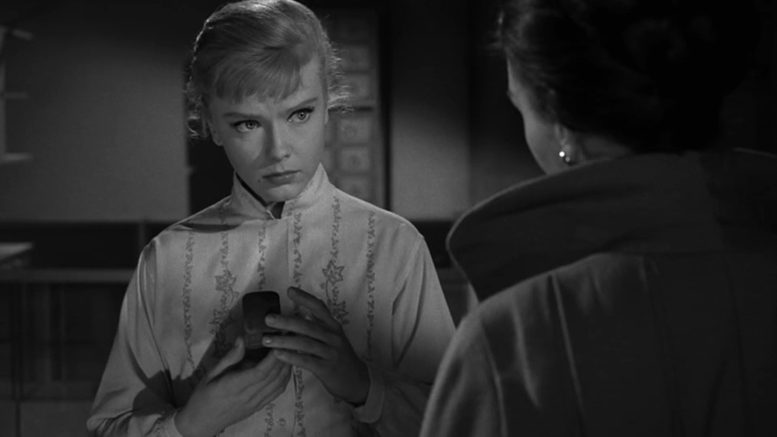 This Chilling Episode Of The Twilight Zone Taps Into The Heart Of Terror - Vimarsana News