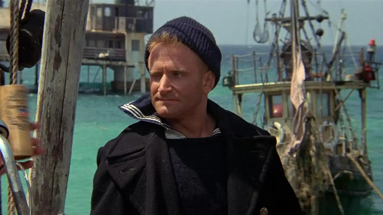 Popeye arrives at the city in Popeye